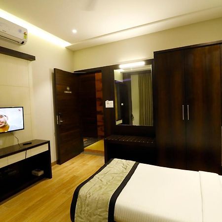 Hotel The Royal Inn Baramati Bagian luar foto