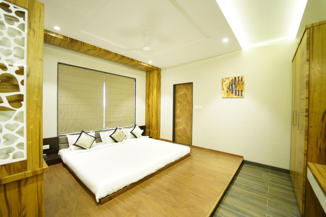Hotel The Royal Inn Baramati Bagian luar foto