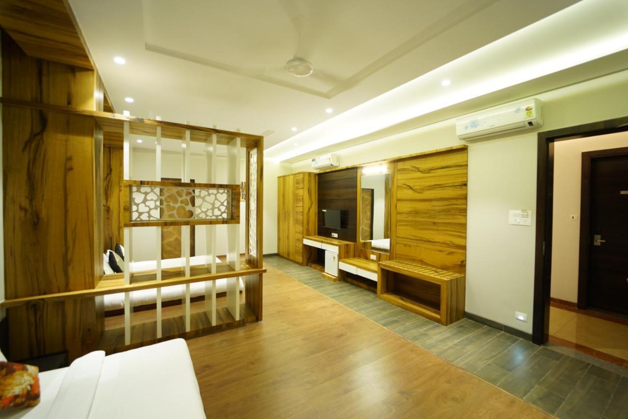 Hotel The Royal Inn Baramati Bagian luar foto