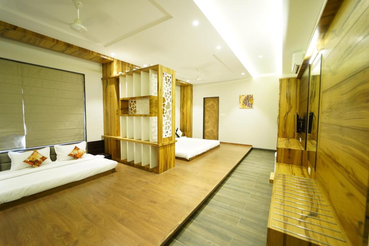 Hotel The Royal Inn Baramati Bagian luar foto