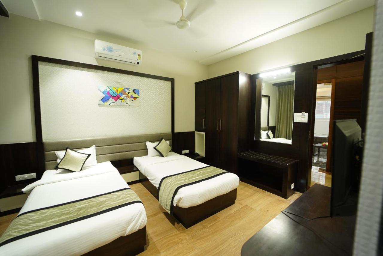 Hotel The Royal Inn Baramati Bagian luar foto